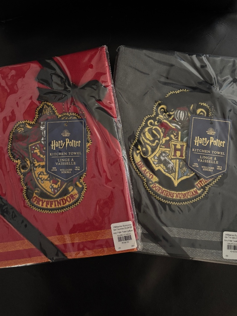 NWT Williams Sonoma Harry Potter Kitchen Towel Set (Gryffindor & Hogwarts)
